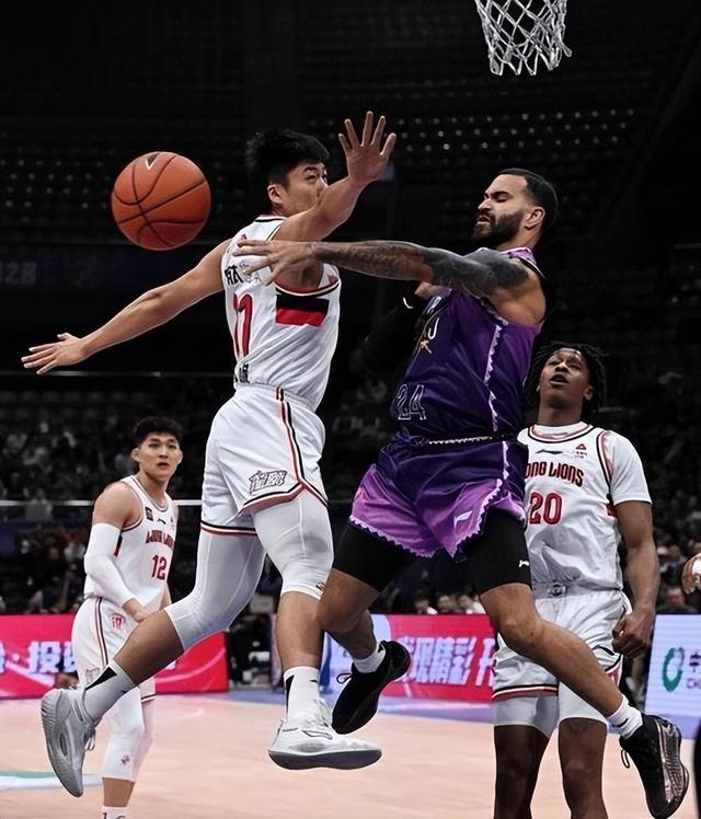 北京男篮战胜广州队，表现抢眼场场取胜(北京男篮和广东男篮谁赢了)